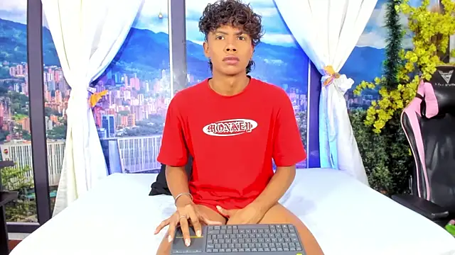 MilthonDelis online show from 12/14/25, 03:02