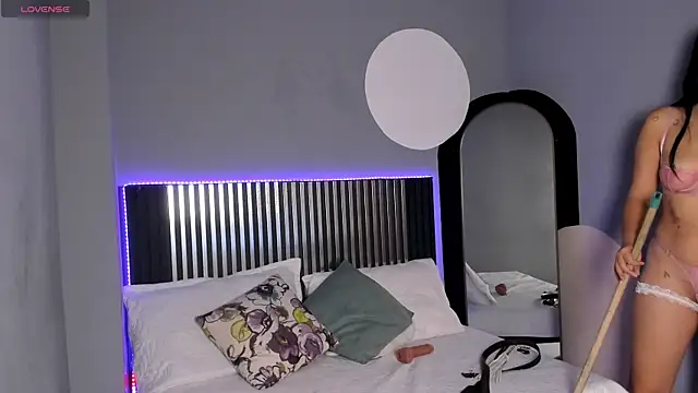 Snapshot of Emilybeltons chatting on 10/06/25, 08:09 Emilybeltons online show from 10/06/25, 08:09