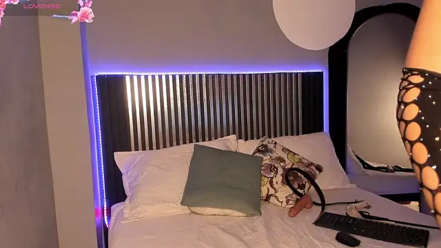 Snapshot of Emilybeltons chatting on 10/10/25, 08:20 Emilybeltons online show from 10/10/25, 08:20