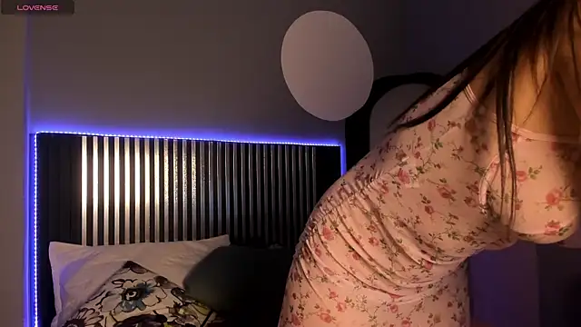 Snapshot of Emilybeltons chatting on 09/22/25, 07:53 Emilybeltons online show from 09/22/25, 07:53