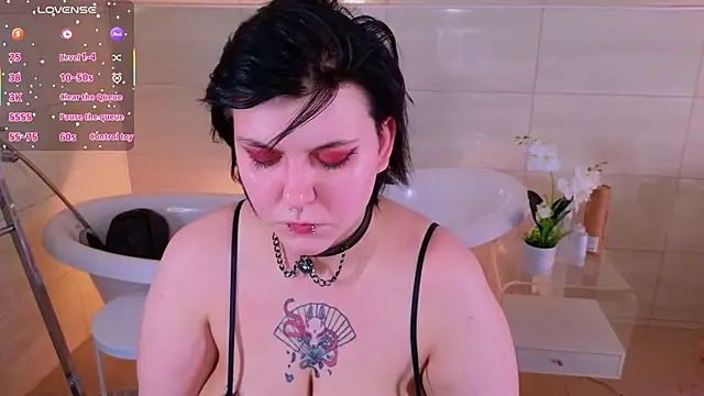 bluelunaray online show from 10/26/25, 10:59