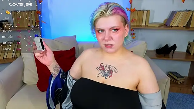 bluelunaray online show from 10/11/25, 02:12