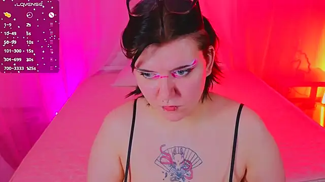 bluelunaray online show from 11/26/25, 11:10