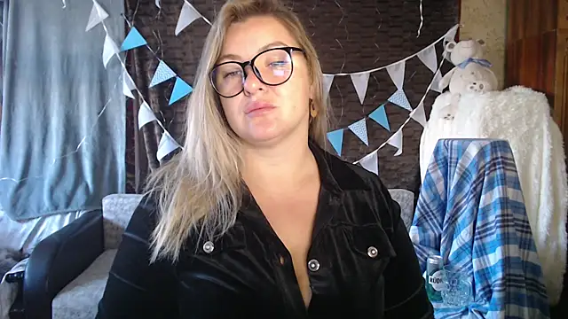 Snapshot of NikaSkylink chatting on 10/02/25, 04:05 NikaSkylink online show from 10/02/25, 04:05