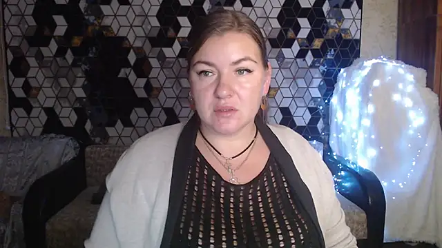 Snapshot of NikaSkylink chatting on 11/20/25, 07:58 NikaSkylink online show from 11/20/25, 07:58