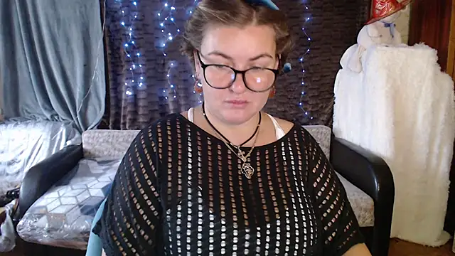 Snapshot of NikaSkylink chatting on 11/11/25, 06:30 NikaSkylink online show from 11/11/25, 06:30