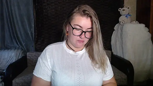 Snapshot of NikaSkylink chatting on 10/20/25, 03:52 NikaSkylink online show from 10/20/25, 03:52