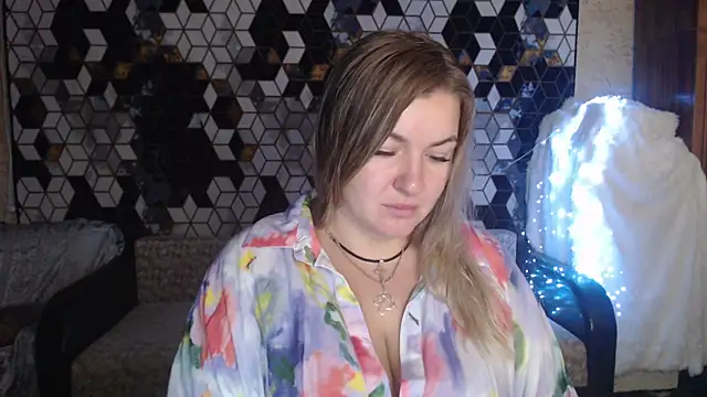 Snapshot of NikaSkylink chatting on 11/24/25, 08:09 NikaSkylink online show from 11/24/25, 08:09