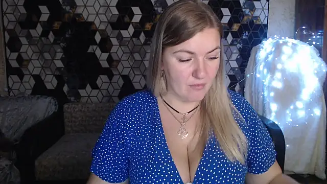 Snapshot of NikaSkylink chatting on 11/28/25, 08:09 NikaSkylink online show from 11/28/25, 08:09