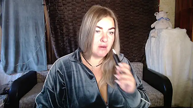 Snapshot of NikaSkylink chatting on 10/14/25, 03:40 NikaSkylink online show from 10/14/25, 03:40