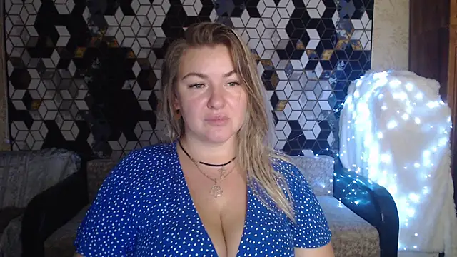 Snapshot of NikaSkylink chatting on 11/17/25, 08:02 NikaSkylink online show from 11/17/25, 08:02