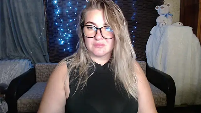 Snapshot of NikaSkylink chatting on 10/17/25, 07:37 NikaSkylink online show from 10/17/25, 07:37