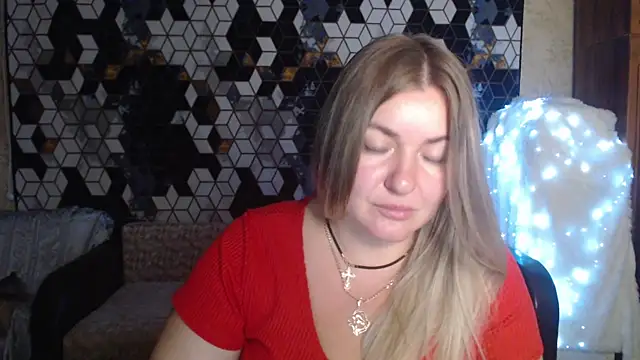 Snapshot of NikaSkylink chatting on 11/18/25, 08:12 NikaSkylink online show from 11/18/25, 08:12