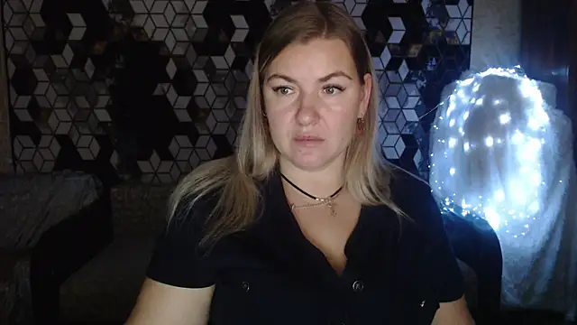 Snapshot of NikaSkylink chatting on 11/21/25, 08:08 NikaSkylink online show from 11/21/25, 08:08