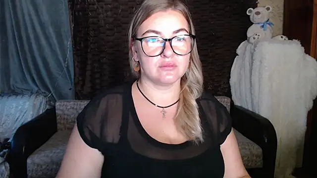 Snapshot of NikaSkylink chatting on 10/21/25, 03:50 NikaSkylink online show from 10/21/25, 03:50