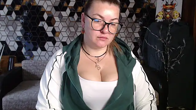 Snapshot of NikaSkylink chatting on 04/14/26, 04:50 NikaSkylink online show from 04/14/26, 04:50