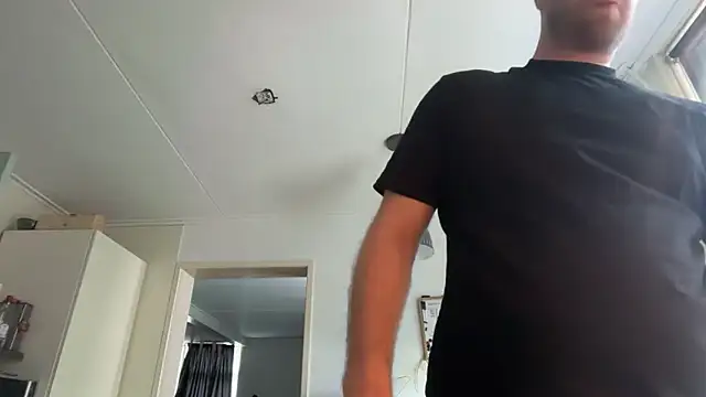 Snapshot of vikingjoo chatting on 11/15/25, 11:03 vikingjoo online show from 11/15/25, 11:03