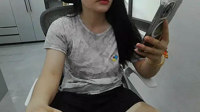 Snapshot of Emachiii chatting on 05/14/26, 01:13 Emachiii online show from 05/14/26, 01:13
