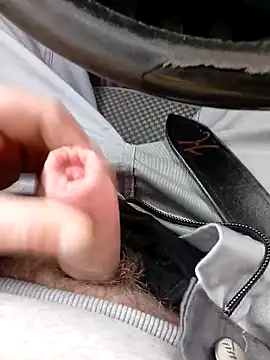 Kubous online show from 11/19/25, 02:39