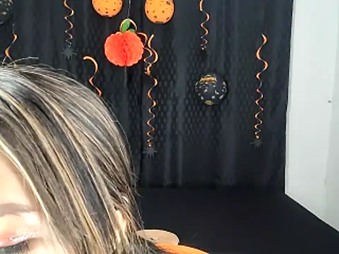 Snapshot of AntonelaMorriz chatting on 10/13/25, 07:15 AntonelaMorriz online show from 10/13/25, 07:15