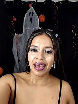 Snapshot of AntonelaMorriz chatting on 10/25/25, 06:45 AntonelaMorriz online show from 10/25/25, 06:45