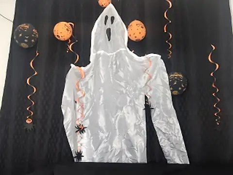 Snapshot of AntonelaMorriz chatting on 10/17/25, 09:56 AntonelaMorriz online show from 10/17/25, 09:56