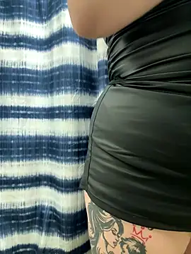 Snapshot of MamaSpicy chatting on 10/12/25, 02:13 MamaSpicy online show from 10/12/25, 02:13