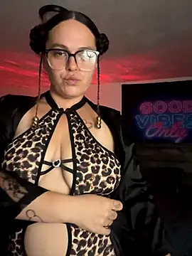 Snapshot of MamaSpicy chatting on 09/15/25, 07:09 MamaSpicy online show from 09/15/25, 07:09