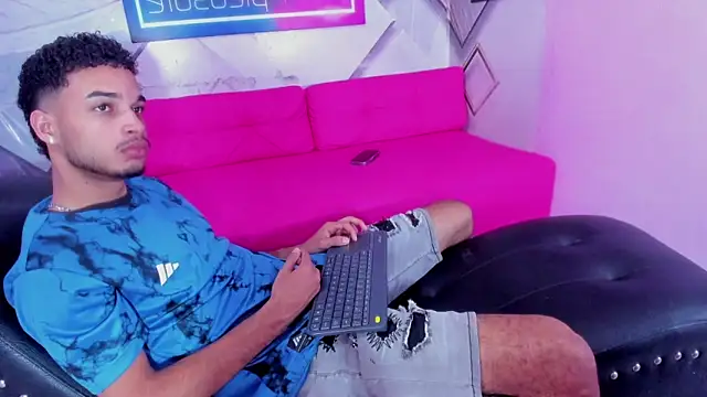 Snapshot of rhabena_boysex chatting on 02/15/26, 01:28 rhabena boysex online show from 02/15/26, 01:28