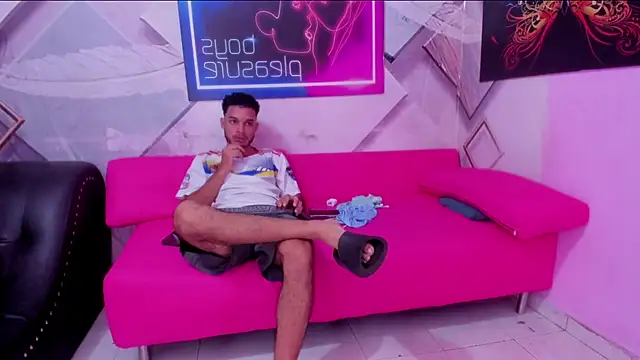 Snapshot of rhabena_boysex chatting on 02/28/26, 01:38 rhabena boysex online show from 02/28/26, 01:38