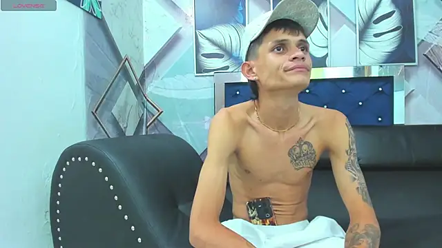 Snapshot of rhabena_boysex chatting on 11/14/25, 10:24 rhabena boysex online show from 11/14/25, 10:24