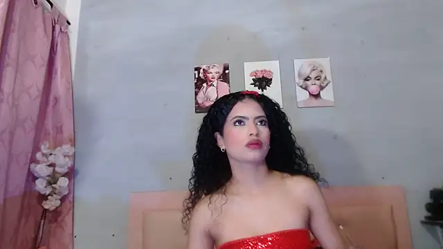 Adut Akech online show from 12/17/25, 01:05