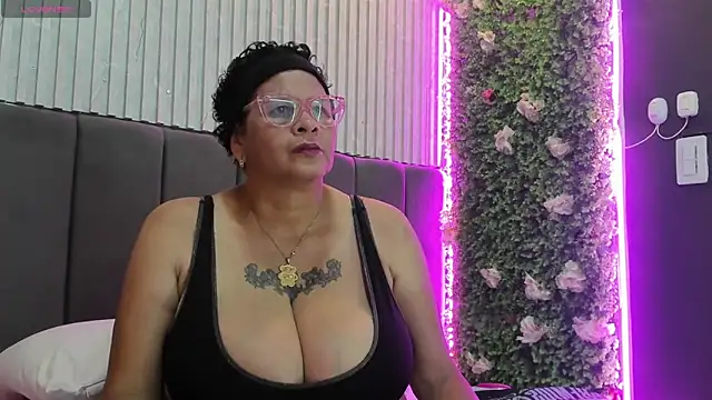 DinaDIRTY online show from 10/25/25, 08:53