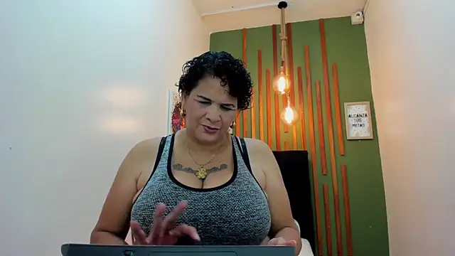 DinaDIRTY online show from 02/12/26, 11:48