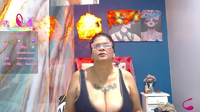 DinaDIRTY online show from 10/31/25, 04:09