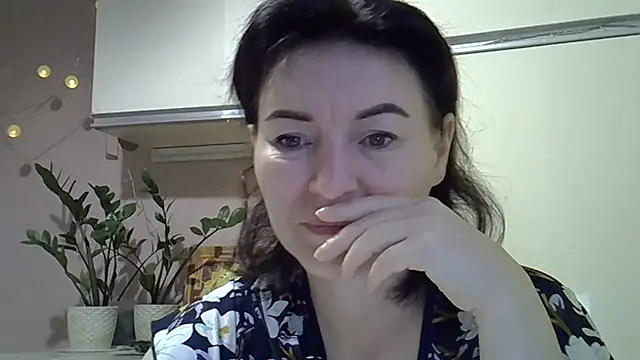 Krystal 82 online show from 10/04/25, 04:47