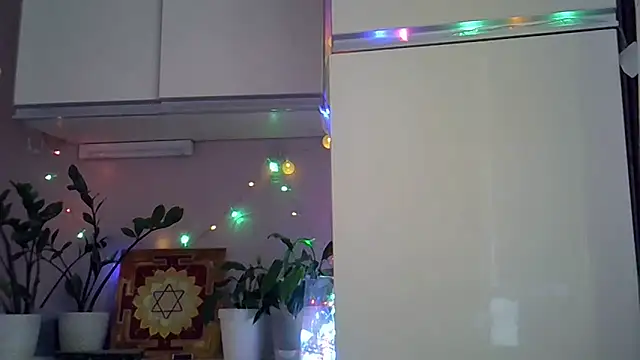 Krystal 82 online show from 10/05/25, 07:10