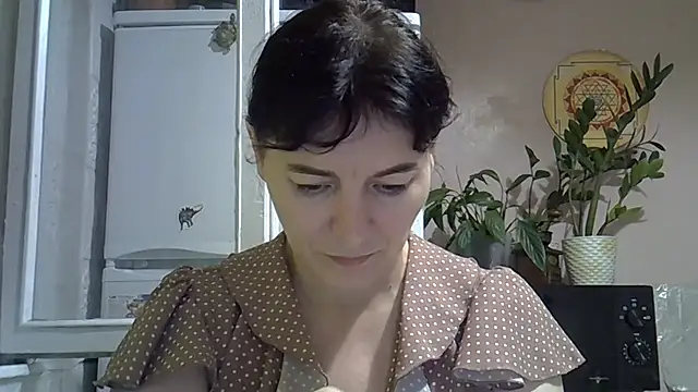 Krystal 82 online show from 11/07/25, 04:00