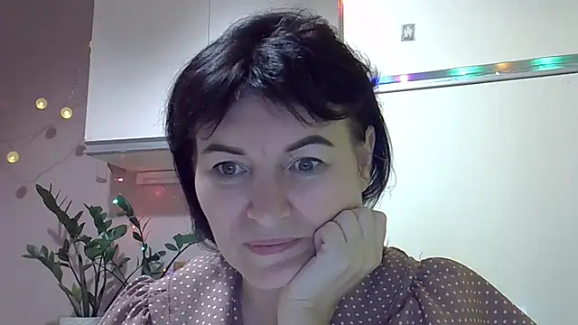 Krystal 82 online show from 10/11/25, 07:48