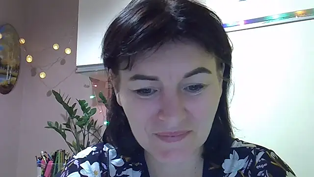 Krystal 82 online show from 10/04/25, 04:52