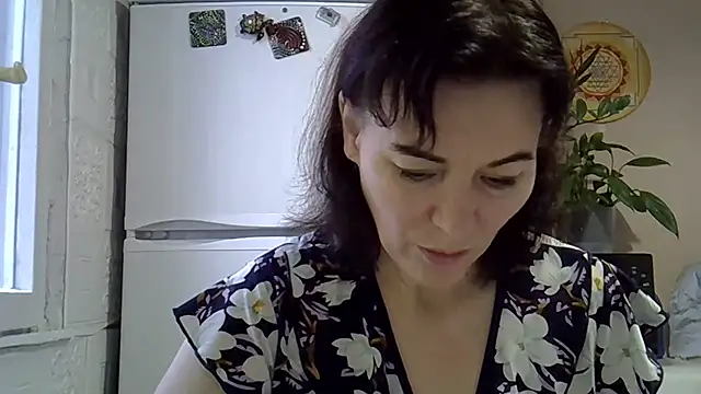 Krystal 82 online show from 11/12/25, 07:45