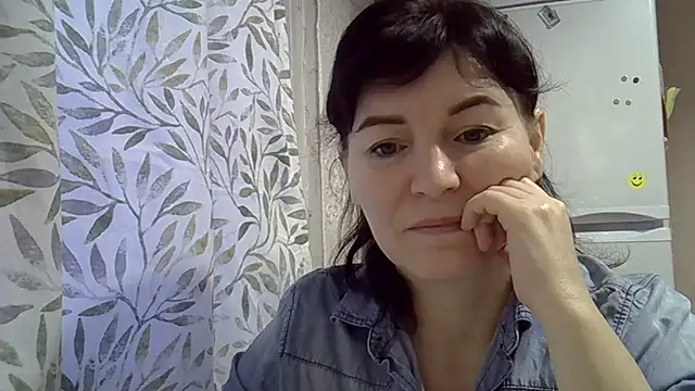 Krystal 82 online show from 12/17/25, 12:43