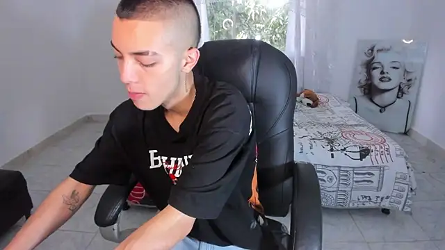 Dereck Boy8 online show from 12/05/25, 07:45