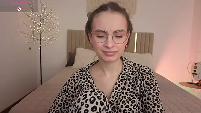 Real cutie1 online show from 05/15/26, 12:47
