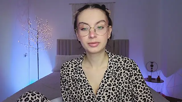 Real cutie1 online show from 03/16/26, 01:59