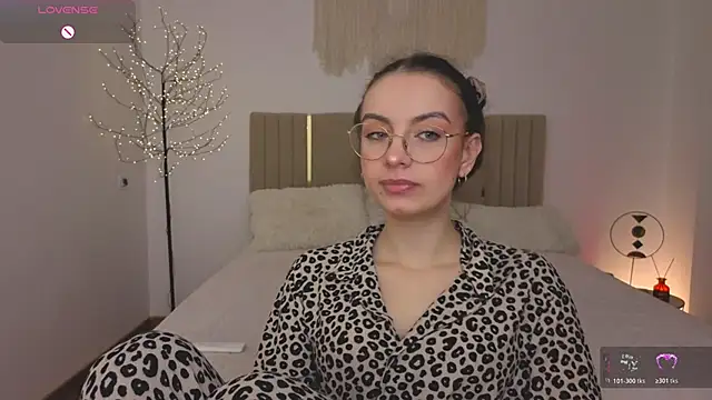 Real cutie1 online show from 05/01/26, 12:54