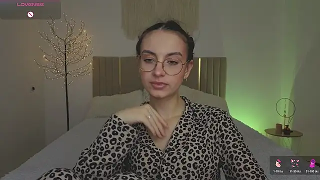 Real cutie1 online show from 04/14/26, 12:43