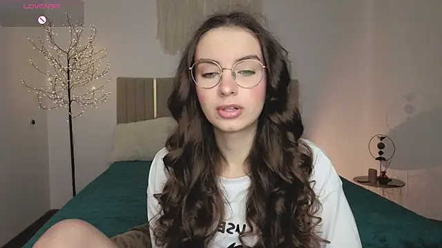 Real cutie1 online show from 04/01/26, 12:50