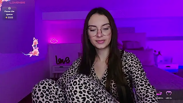 Real cutie1 online show from 10/21/25, 09:25