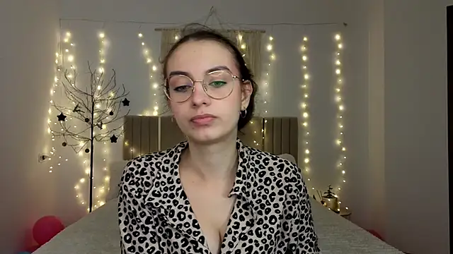 Real cutie1 online show from 01/07/26, 02:00